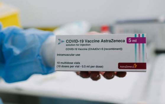 La Haute Autorité de santé recommande de réserver le vaccin AstraZeneca aux plus de 55 ans