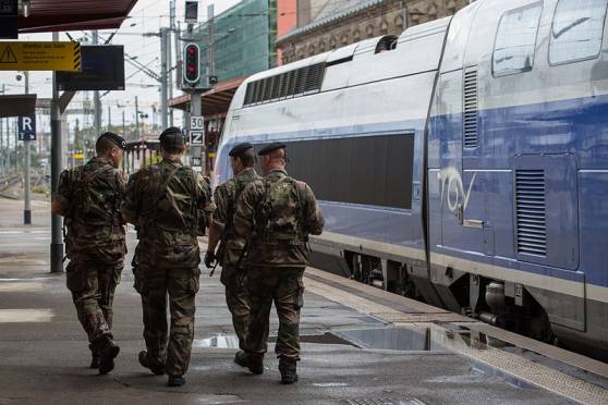 40% des Français pensent que les militaires devraient participer davantage à la lutte contre le Covid-19, selon un sondage