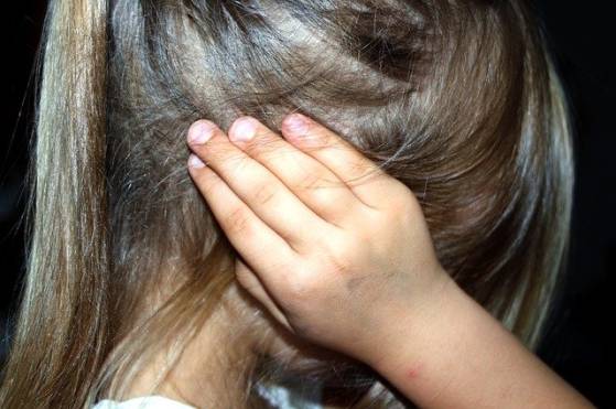 «On ne touche pas aux enfants» : le parlement adopte une loi contre les violences sexuelles sur les mineurs
