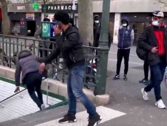 Paris : une femme violemment poussée dans les escaliers du métro Porte de la Chapelle (Vidéo)