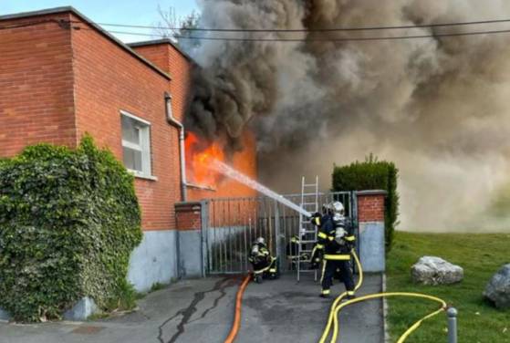 Lille : une école primaire incendiée et les pompiers visés par des tirs de mortiers d'artifice