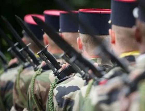 « L’heure est grave, la France est en péril, plusieurs dangers mortels la menacent » : des militaires interpellent la classe politique