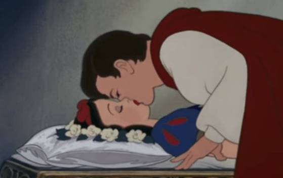 États-Unis : polémique autour du baiser "non-consenti" du prince charmant à Blanche-Neige