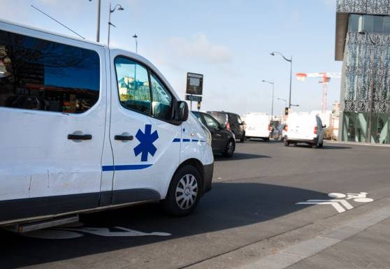 Loire : un policier dans le coma après avoir reçu un projectile sur la tête lors d'une intervention