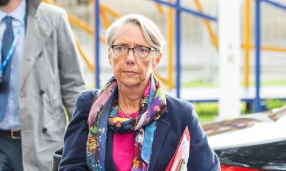 Pass sanitaire : Elisabeth Borne annonce que des contrôles de police seront possibles dans les entreprises