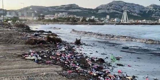 Poubelle la vie : la ville de Marseille recouverte de déchets