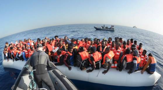 Grèce : un cargo transportant 400 migrants jette l'ancre près de l'île de Kos en mer Egée