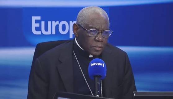 Le Cardinal Robert Sarah sur Europe1 : « Le meilleur accueil que vous pouvez offrir à ces migrants c’est de développer leur pays, qu’ils restent chez eux »