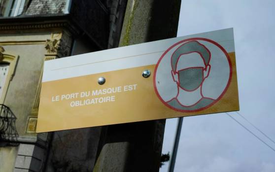 Yvelines: port du masque en extérieur suspendu