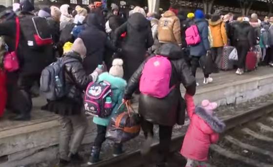 L'agence des Nations unies pour les réfugiés indique qu'au moins 370.000 personnes ont déjà fui la guerre en Ukraine