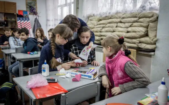 Vilnius (Lituanie) a ouvert une école en ligne gratuite pour 80 000 réfugiés ukrainiens