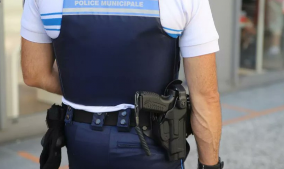 Un policier municipal de Lyon tire sur le pneu d'un fuyard sans permis, il est condamné à 15 mois de prison avec sursis