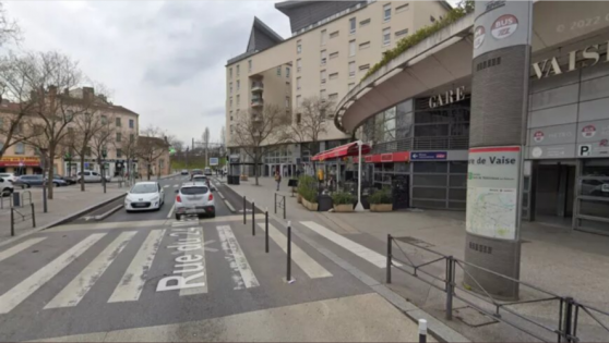 Lyon : un homme « poignardé à la gorge » à la sortie de la Gare de Vaise