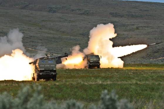 Les États-Unis pourraient envoyer des pièces d'artillerie plus lourdes en Ukraine