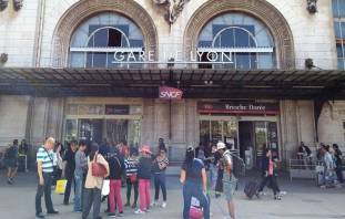 Paris : Une attaque à l'arme blanche fait trois blessés, dont un grave, à la Gare de Lyon. Un suspect interpellé